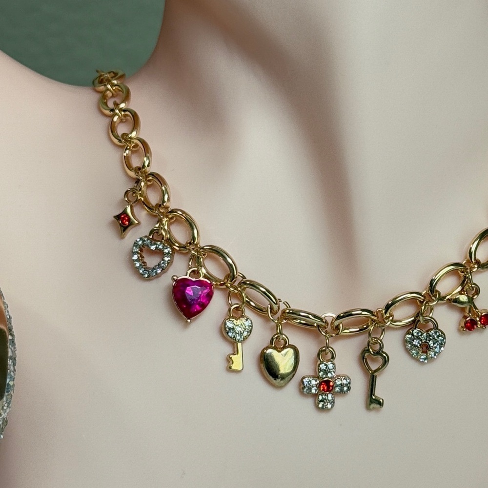 ⚜️💕 Gold Charm Necklace with Charms - Picture 4 of 6